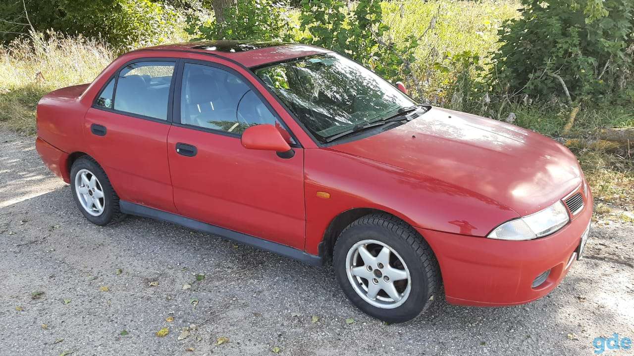 Автомобиль Mitsubishi Carisma, фотография 2