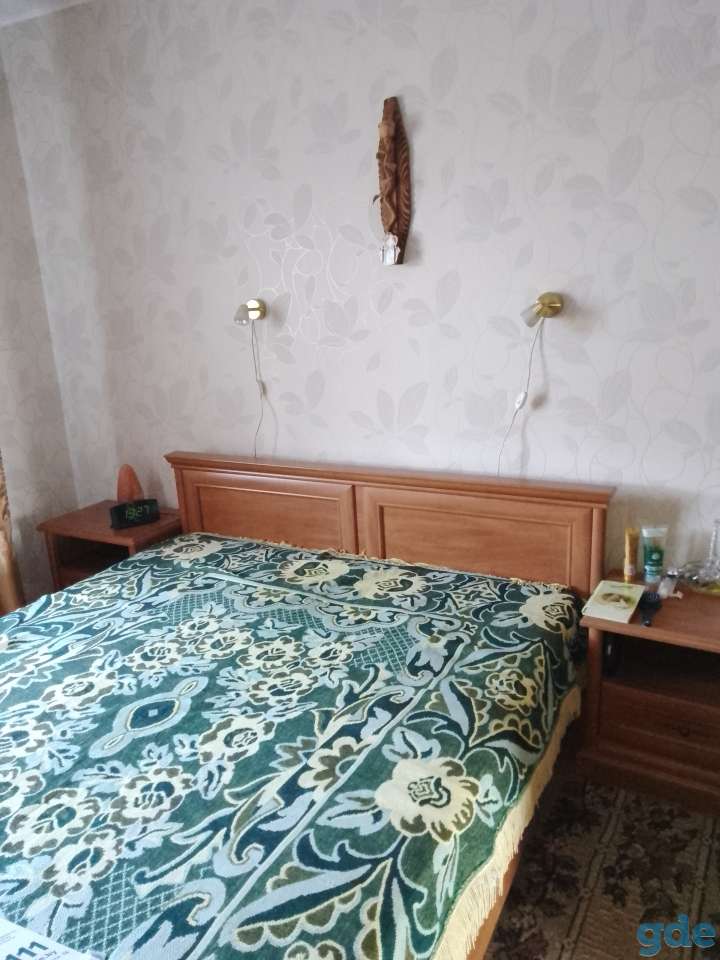 Кровать с матрасом и тумбами, фотография 1