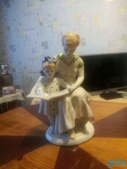 Фарфоровая статуэтка 