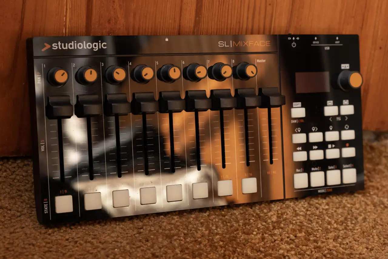 MIDI контроллер Studiologic SL Mixface, фотография 1