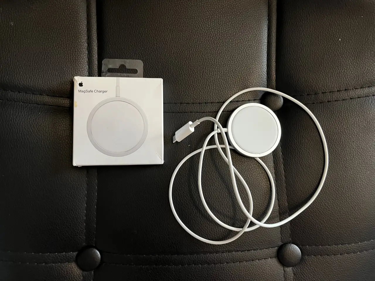 Беспроводная зарядка Apple, фотография 1