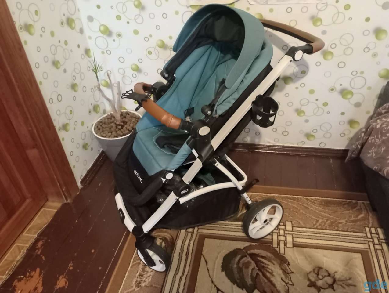 Продам детскую прогулочную коляску 