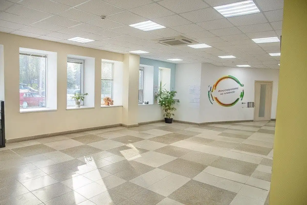 Светлый офис 153 м с open-space  25 м склад. 1 этаж, 3 входа, рядом метро, фотография 1