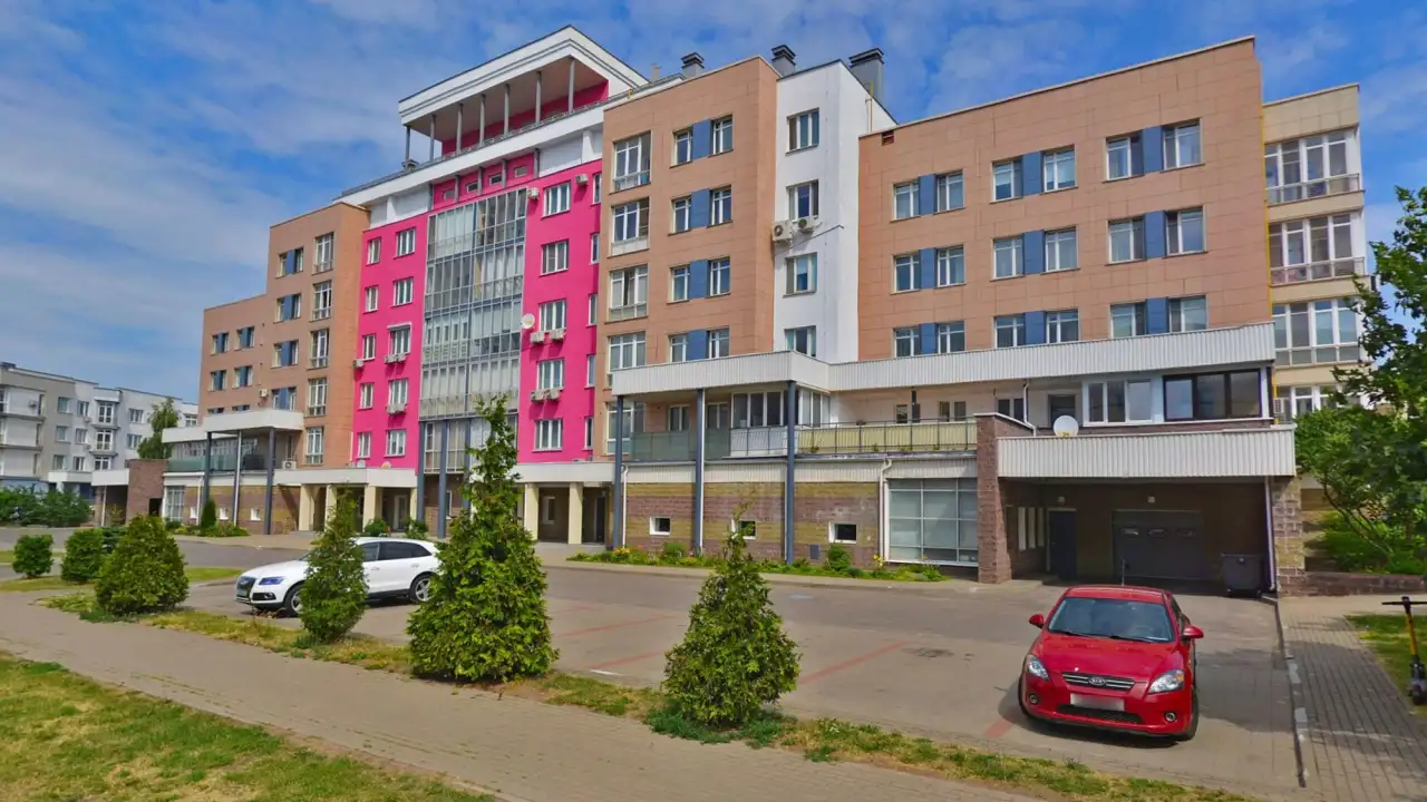 Продается угловое машиноместо 15м в Дроздах (ул. Пионерская, 7), фотография 1