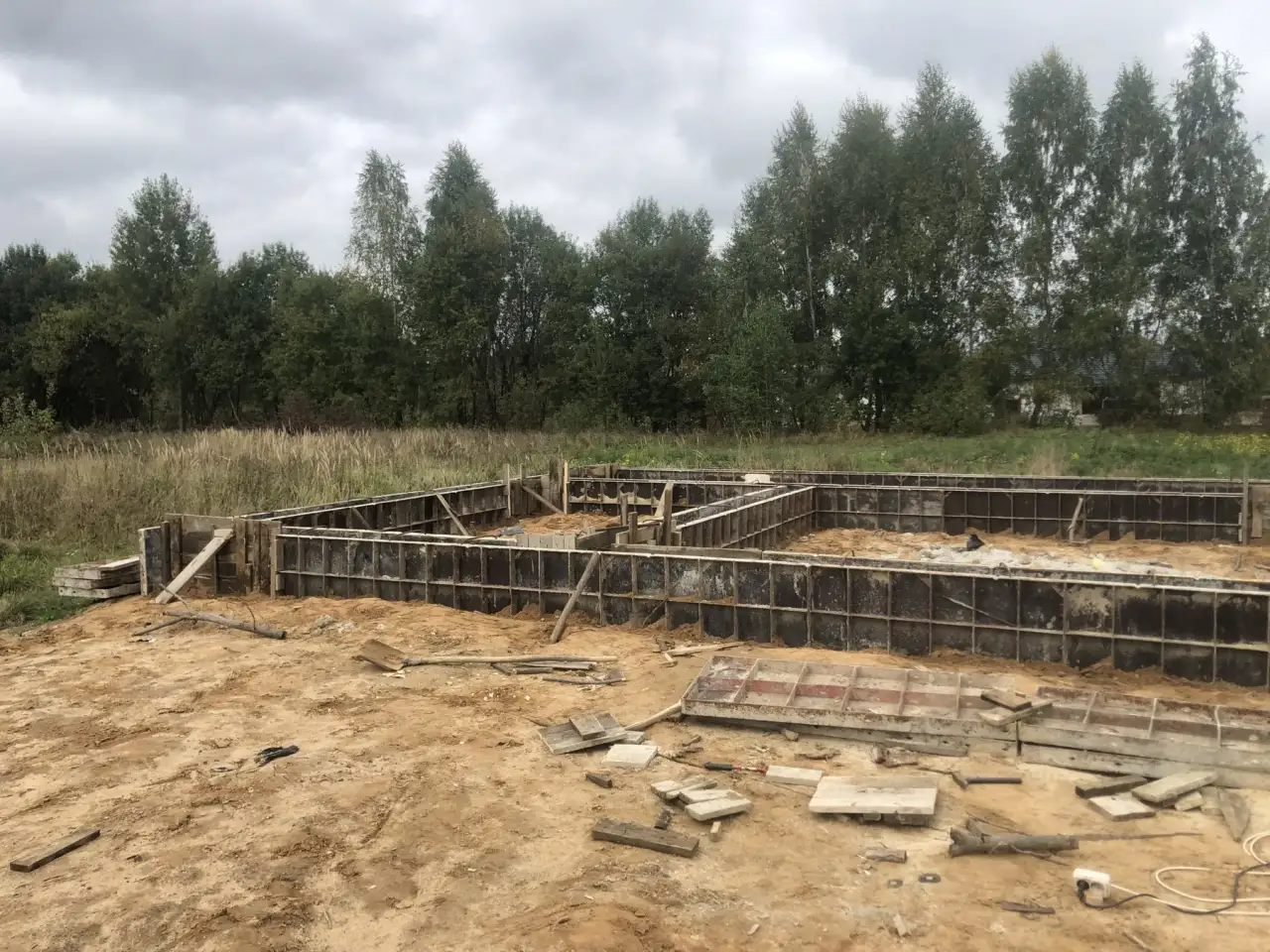 Законсервированный фундамент под.дом, п. Заозерный, Солигорский р-н., фотография 2