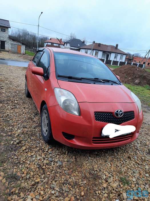 Автомобиль Toyota Yaris, фотография 1