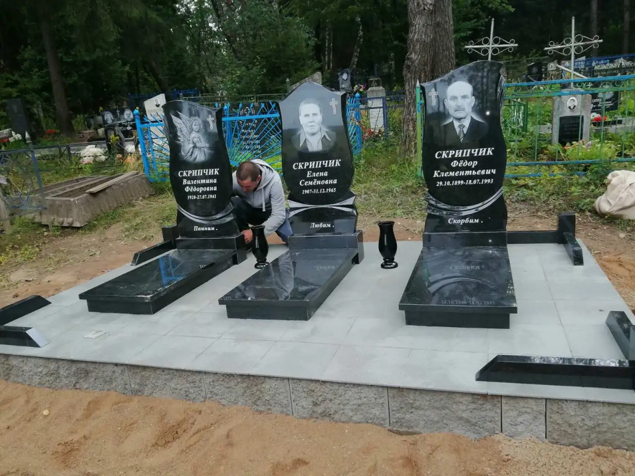 Памятники из чёрного и цветного гранита.Благоустройство, фотография 14
