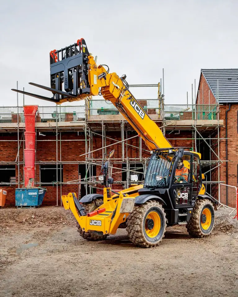 Аренда телескопического погрузчика JCB LOADAL 540-140, фотография 1