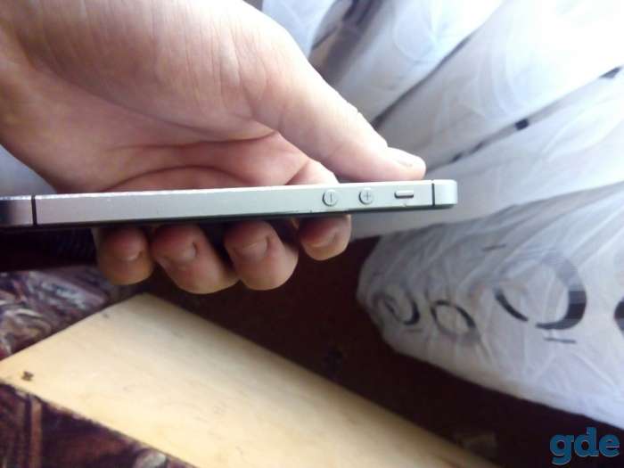 Продам iPhone 5s Состояние 7/10. Комплект кабель, кубик, коробка, Есть потёртости, они на фото. Экран оригинал. Без пяте, фотография 4