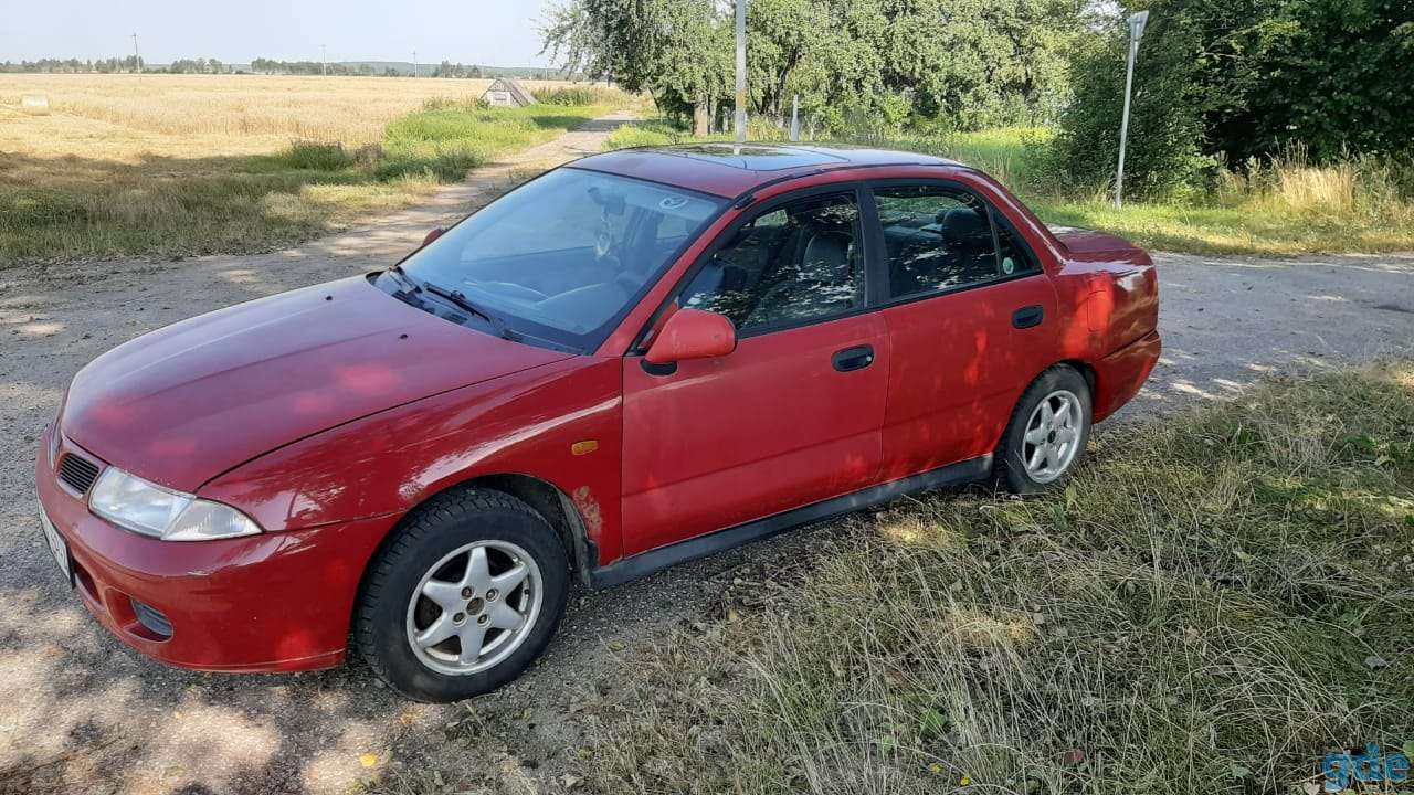 Автомобиль Mitsubishi Carisma, фотография 4