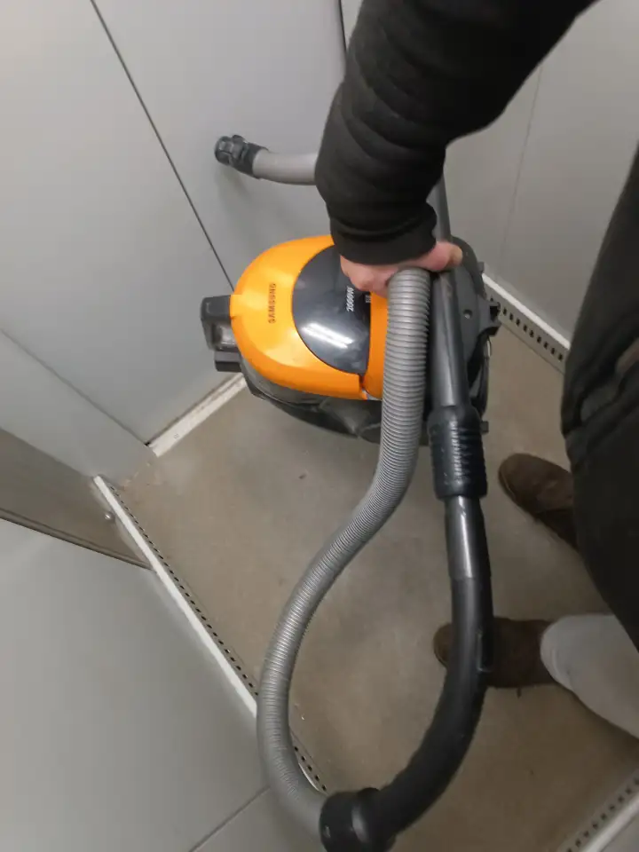 Пылесос для сухой уборки 2000w со стройки, фотография 1