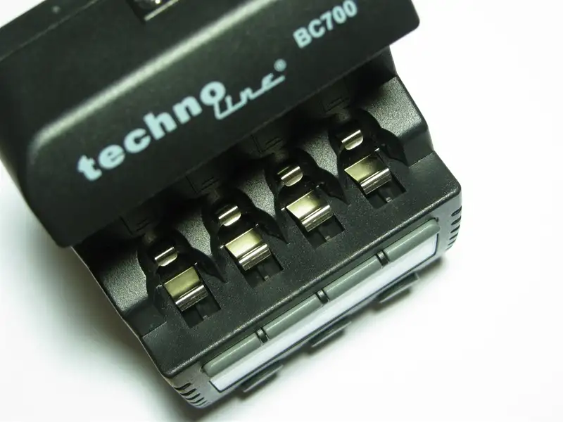 интеллектуальное зарядное устройствоTechnoLine BC-700, фотография 4