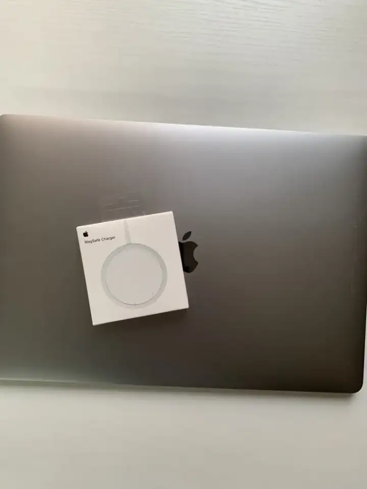 Беспроводное зарядное Apple MagSafe Charger, фотография 1