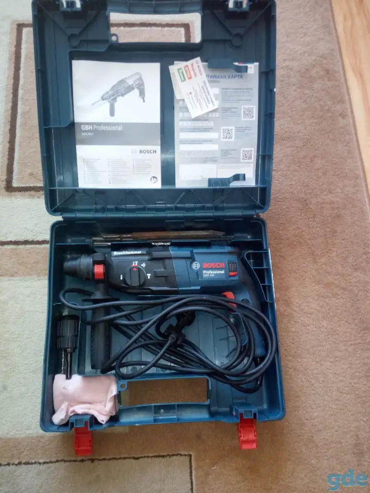 Продам перфоратор BOSCH GBH240 оригинал с патроном и набором буров и пик в кейсе  от BOSCH, фотография 3