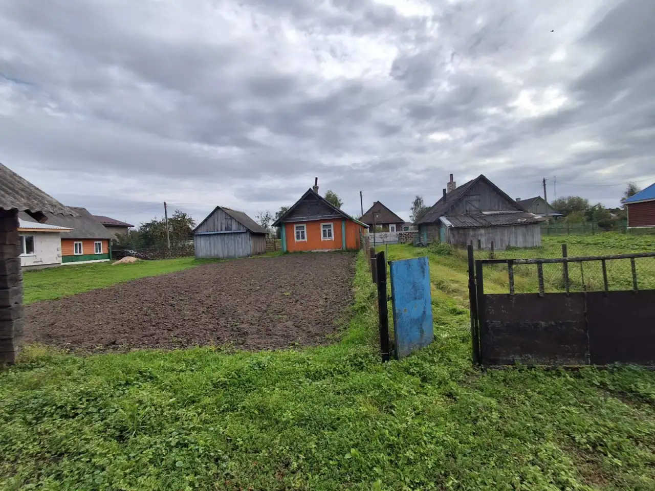 Дом в лесной д.Нивное,Налибокская пуща,выход на озеро с участка,83 км от МКАД,рядом вся инфра, коммуникации, фотография 6