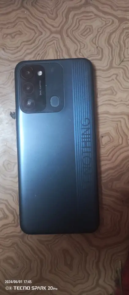 Продам телефон мобильный Tecno Spark 8c, фотография 1