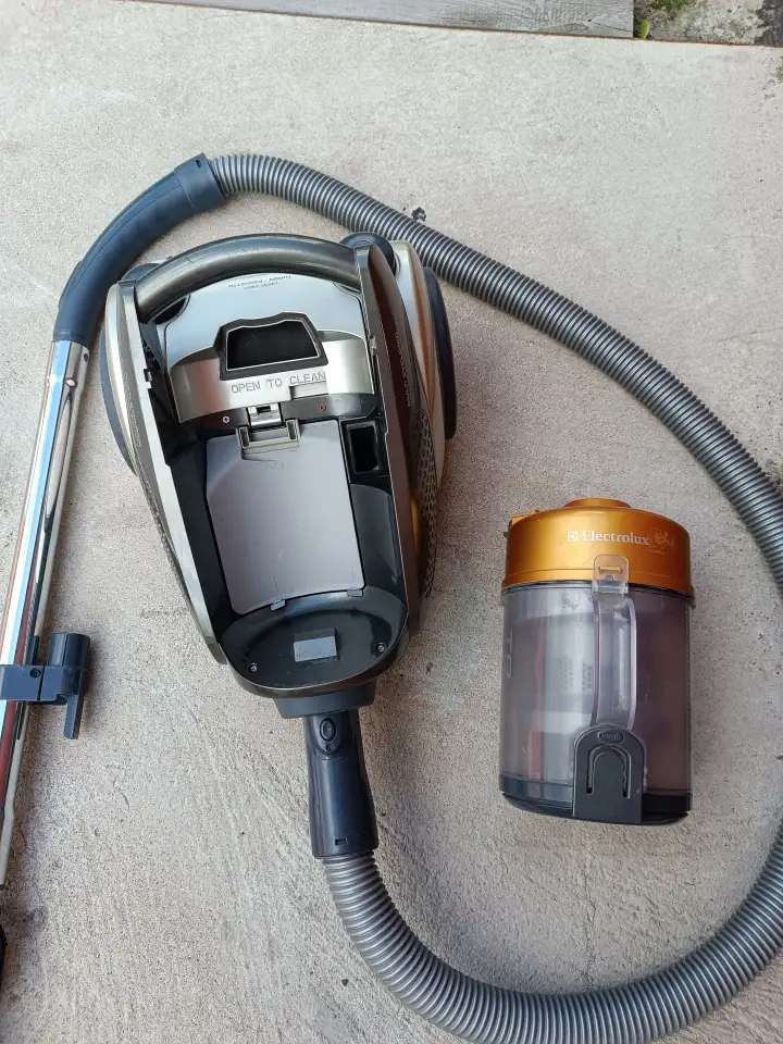 Пылесос Electrolux с колбой для мусора, фотография 3