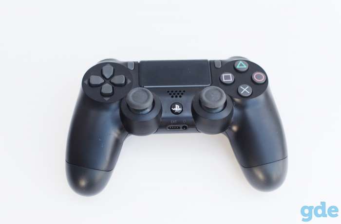 PS4 500GB отличное состояние, кабели и коробка, фотография 4