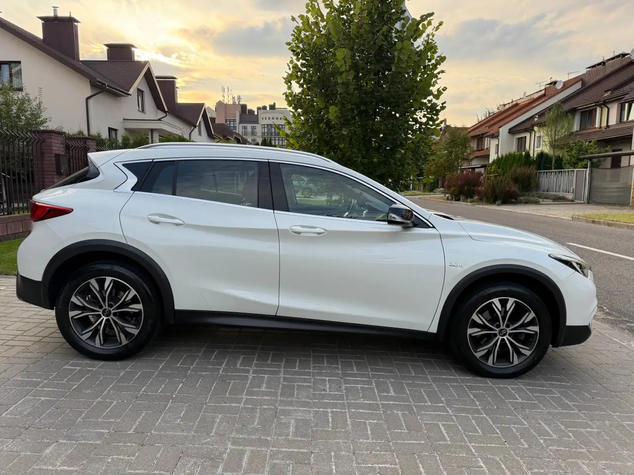 Infiniti QX30 2016, фотография 3