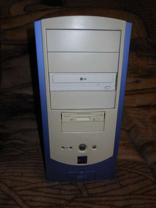 Системный блок Celeron 2.4GHz, фотография 1
