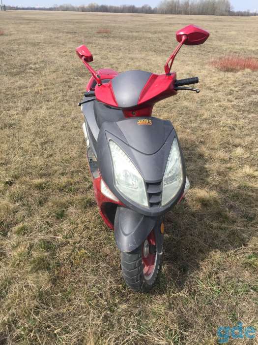 Продам скутер новый карбюратор немного пакоцаный пластик, фотография 2