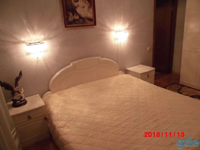 Продам двухспальную кровать с тумбочками.Состояние почти новое., фотография 1