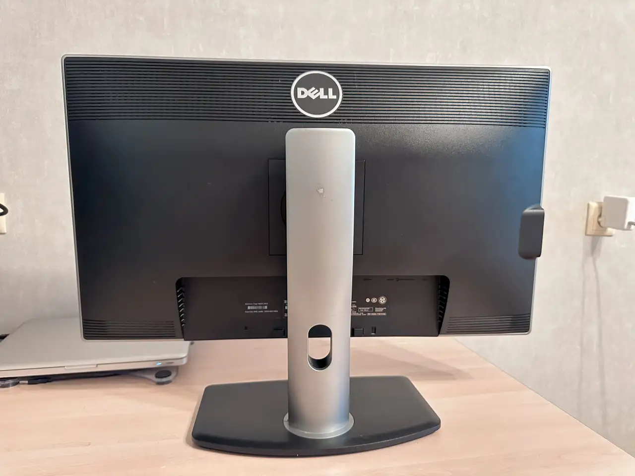 Монитор компьютерный DELL U2713HM, 2560x1440, IPS 27, фотография 5