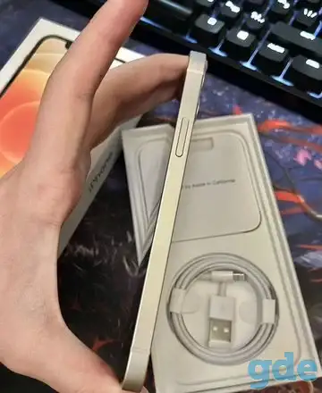Apple iPhone 12 64GB (белый), фотография 2