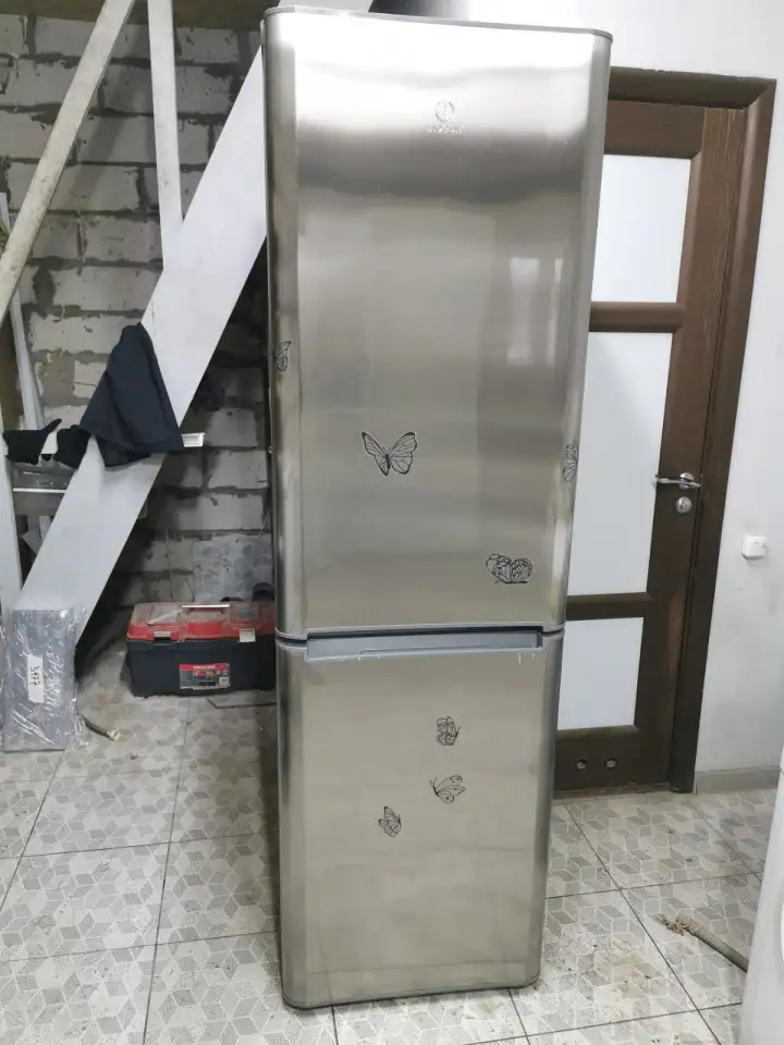 Холодильник Indesit 200 см. Доставка, фотография 1