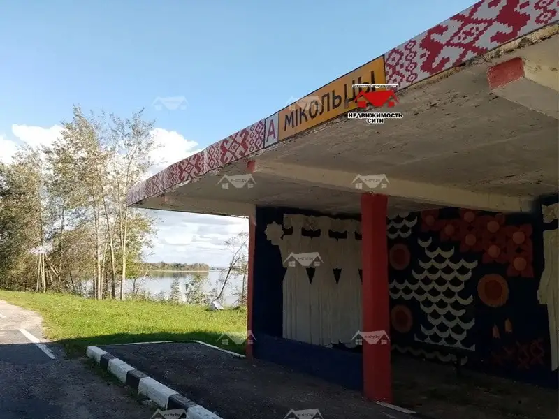 Здание магазина рядом сразу с двумя озерами - Нарочь и Мястро, фотография 10