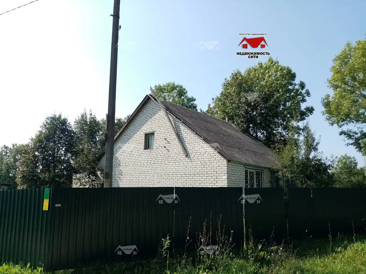 Здание магазина рядом сразу с двумя озерами - Нарочь и Мястро, фотография 2