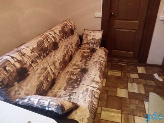 Продается диван Париж куплен совсем недавно месяц назад Стоял в комнате не трогали не подошел по размерам продаем за 350, фотография 2