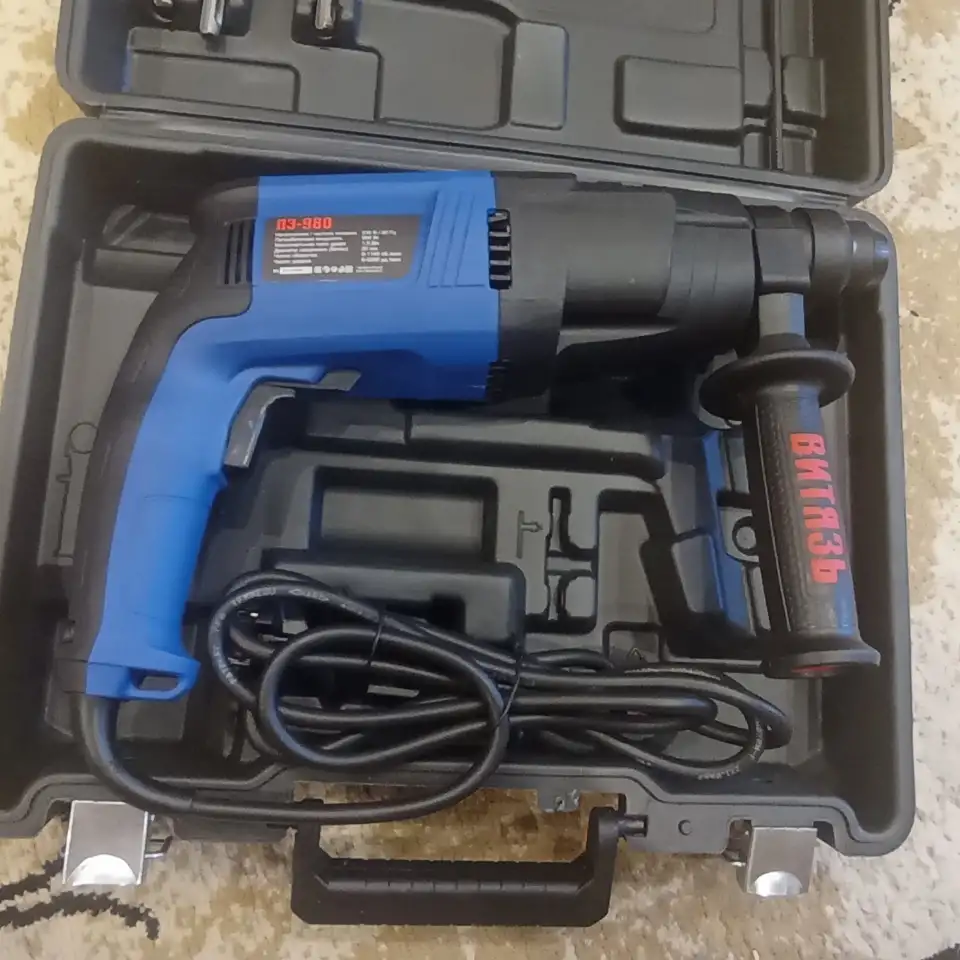 Мощный перфоратор Витязь ПЭ-980 (кейс, сверла), фотография 3