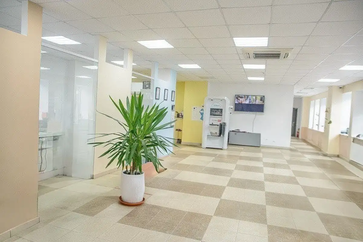 Светлый офис 153 м с open-space  25 м склад. 1 этаж, 3 входа, рядом метро, фотография 2