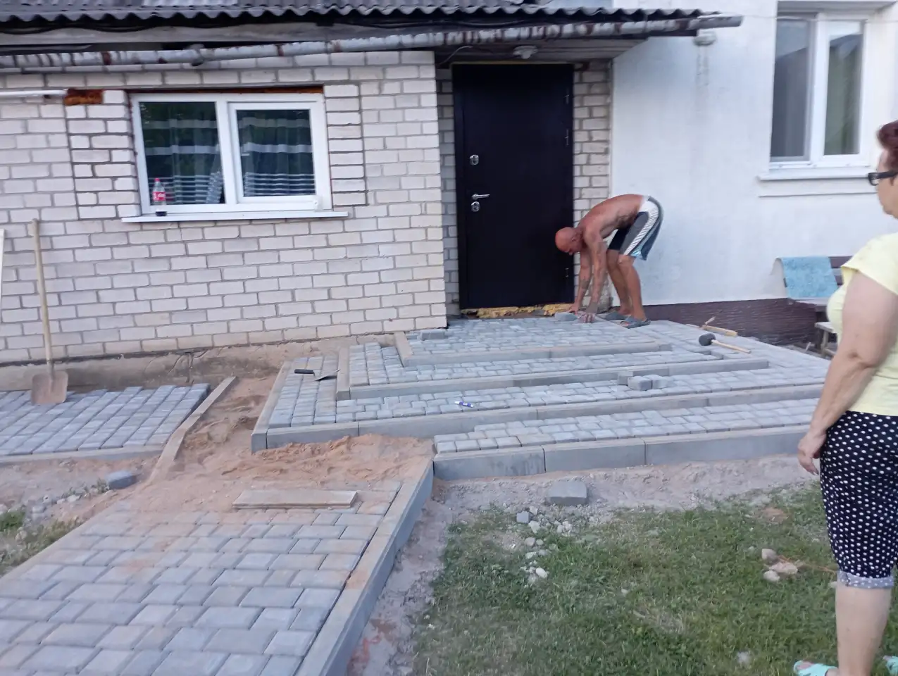 Укладка тротуарной плитки., фотография 2