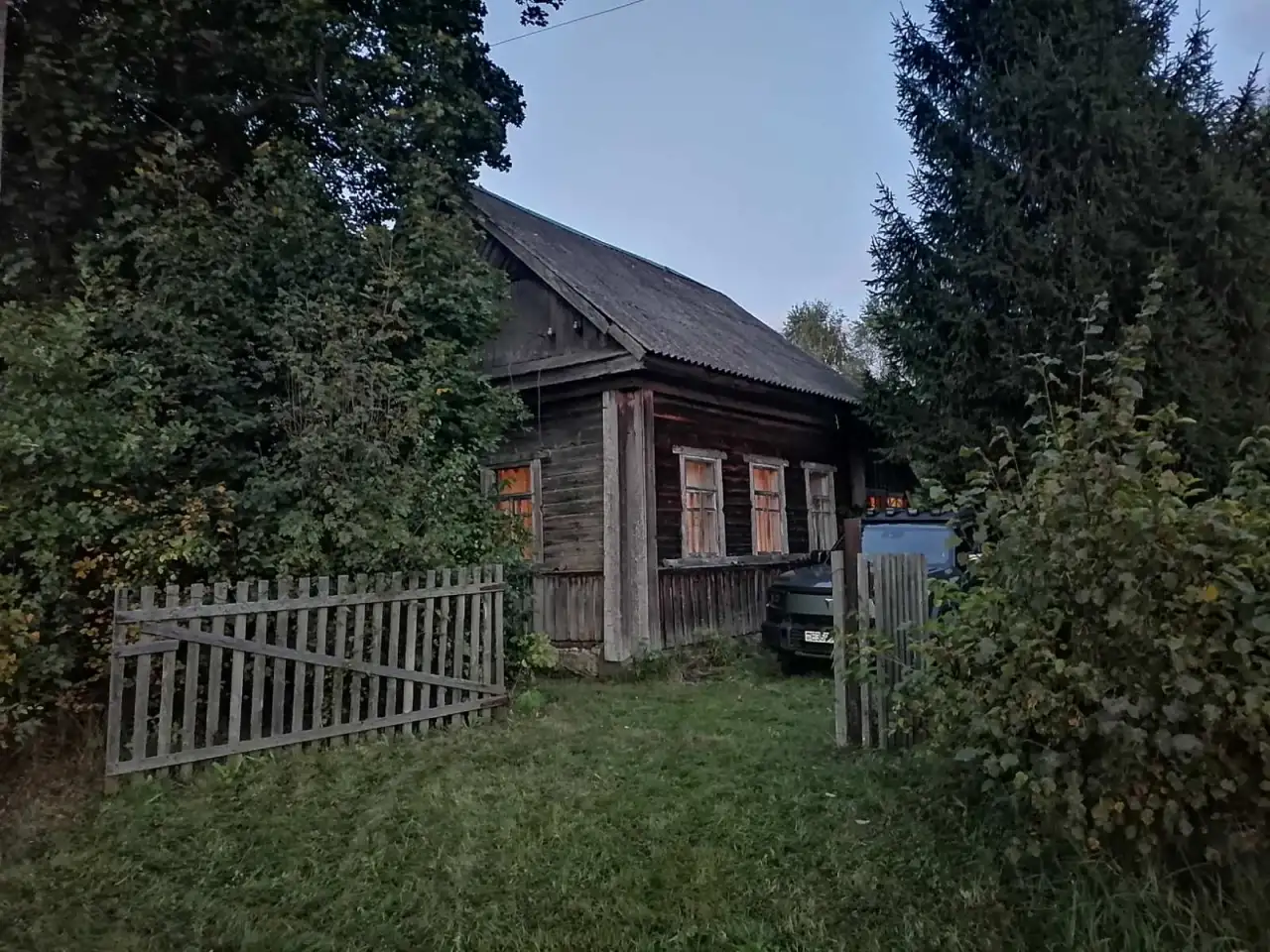 Бревенчатый дом в лесу у ручья деревни Сусловка, фотография 9
