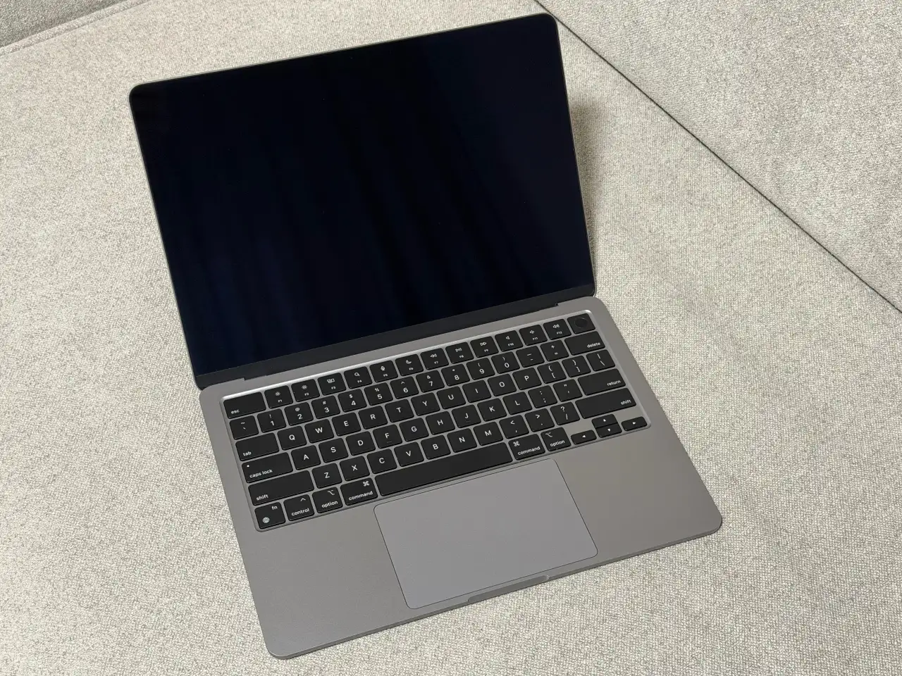 MacBook Air 13 M3 16/512 Space Gray, фотография 2