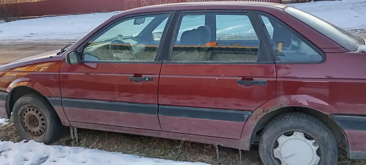Продаётся автомобиль Фольксваген Пассат B-3.1988 года выпуска.Есть два парога к авто и две арки.Новый аккумулятор.700у.е, фотография 3
