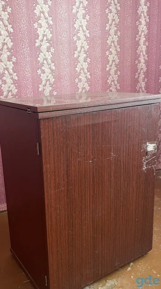 Продам швейную машинку ножную механическую б/у. Недорого, фотография 1