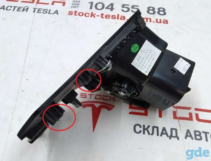 Зап. части для авто Tesla. Декор. накладка центр. панели вод. правая PIANO BLACK MATA в сборе (с повреж.) Tesla model S,, фотография 3