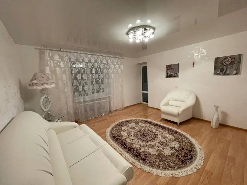 Квартира на сутки в Несвиже с хорошим ремонтом, ул.Лазаря, д.6, фотография 1
