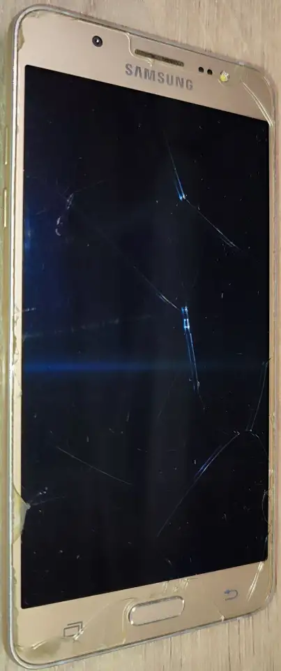 Смартфон Samsung Galaxy J5 2016, фотография 1