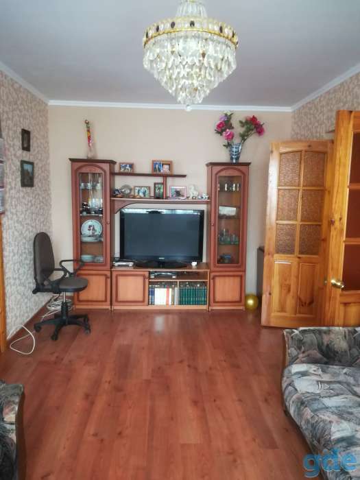 продам 4 комнатную квартиру, ул. Молодежная,10, фотография 1