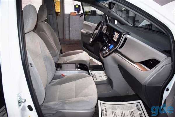 2017 Toyota Sienna for sell, фотография 5