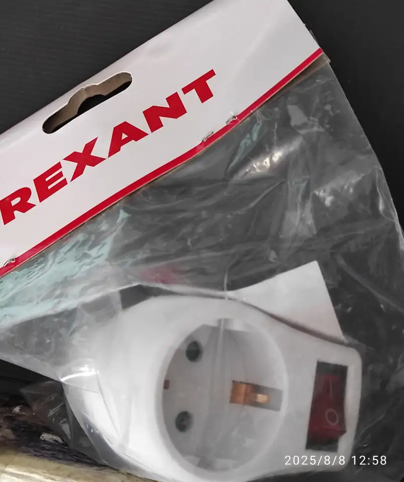 Адаптер вилка-розетка с выключателем Rexant, фотография 3