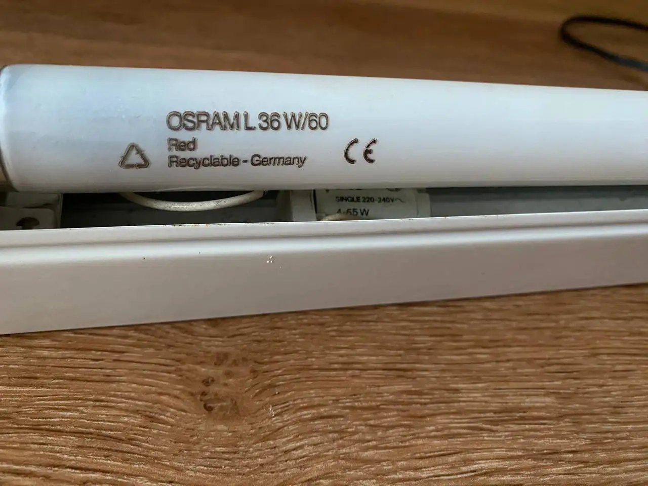Лампа люминесцентная светильник от розетки L36W60, фотография 7