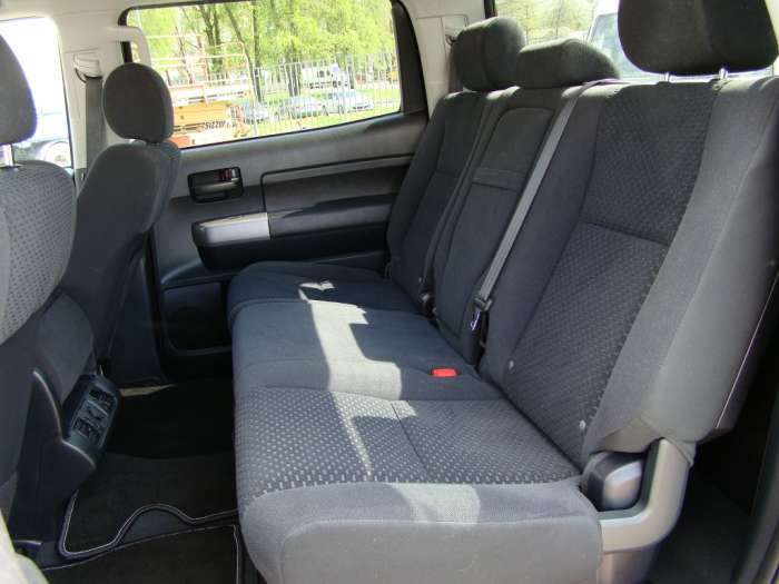 Мощный Toyota Tundra Double Cab 4WD, фотография 1