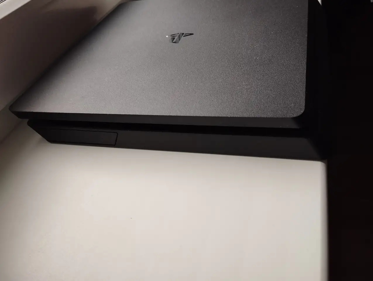 Игровая приставка PS4 Slim 1Tb, фотография 2