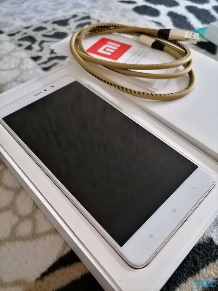 Телефон Xiaomi (4/64 gb), фотография 2