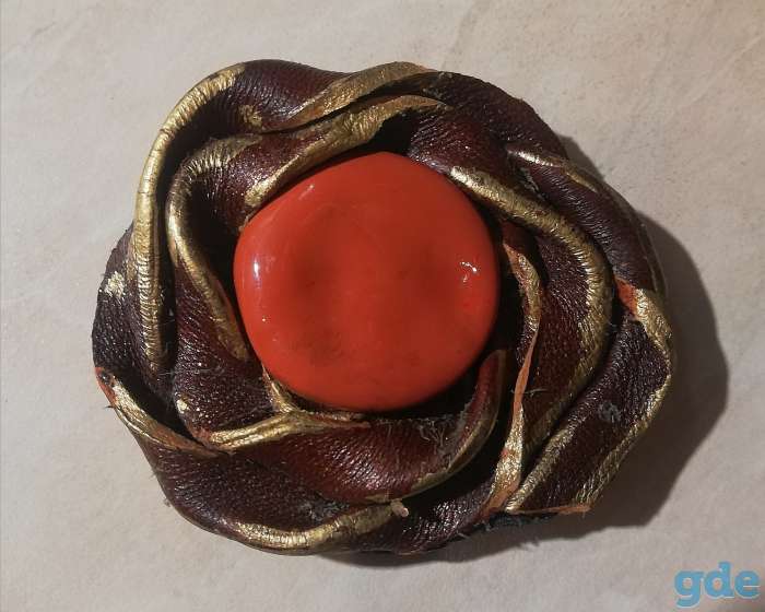 Броши из натуральной кожи с натуральными камнями, фотография 5